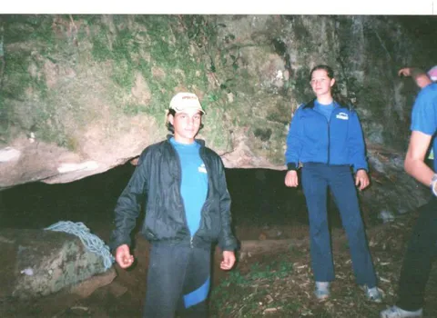 Imagem da entrada da caverna.