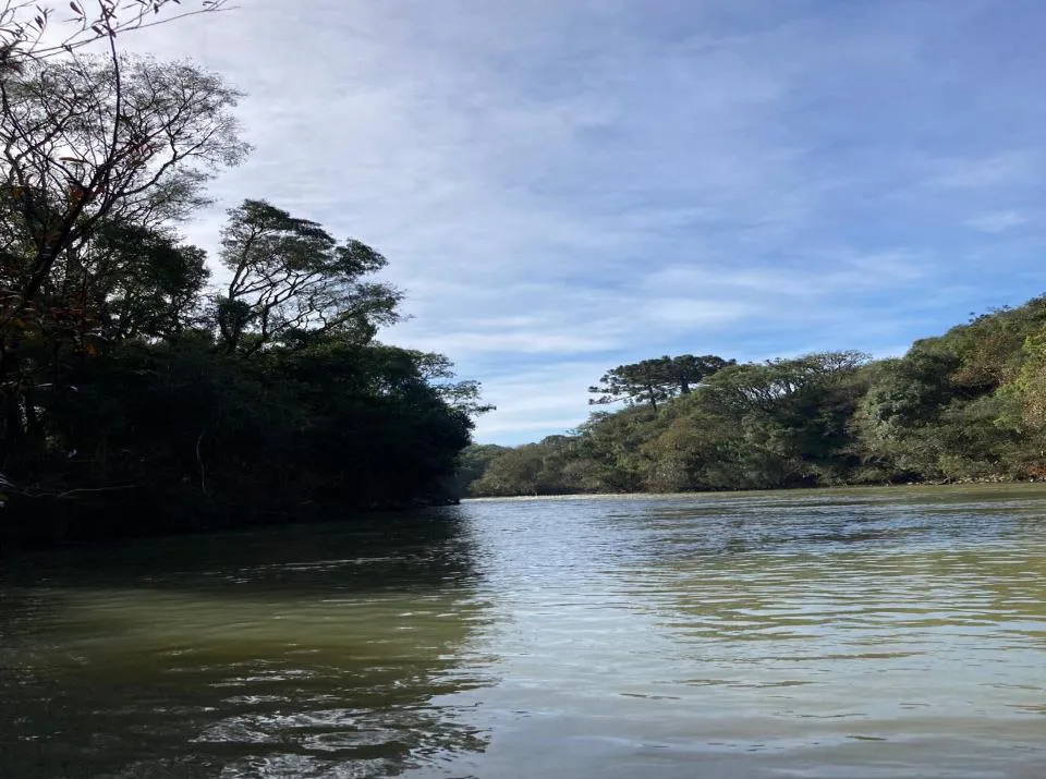 Imagem do Rio Bonito na comunidade do Passo da Felicidade, Tangará, SC, BR.