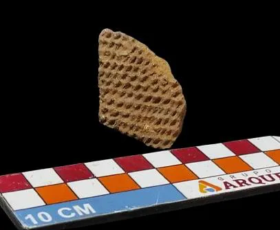 Nº do Tombo: M.C 03. Largura:32mm. Comprimento:3,5cm. Espessura: 8mm. Peso: 1º g.
