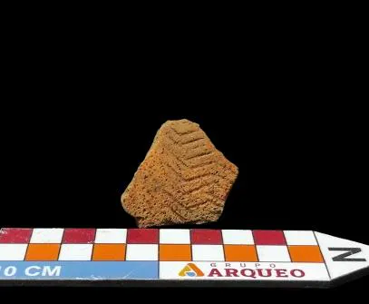 Nº do tombo: M.C:09. Largura 04 cm. Comprimento:3,5cm. Espessura: 5mm. Peso: 13g.