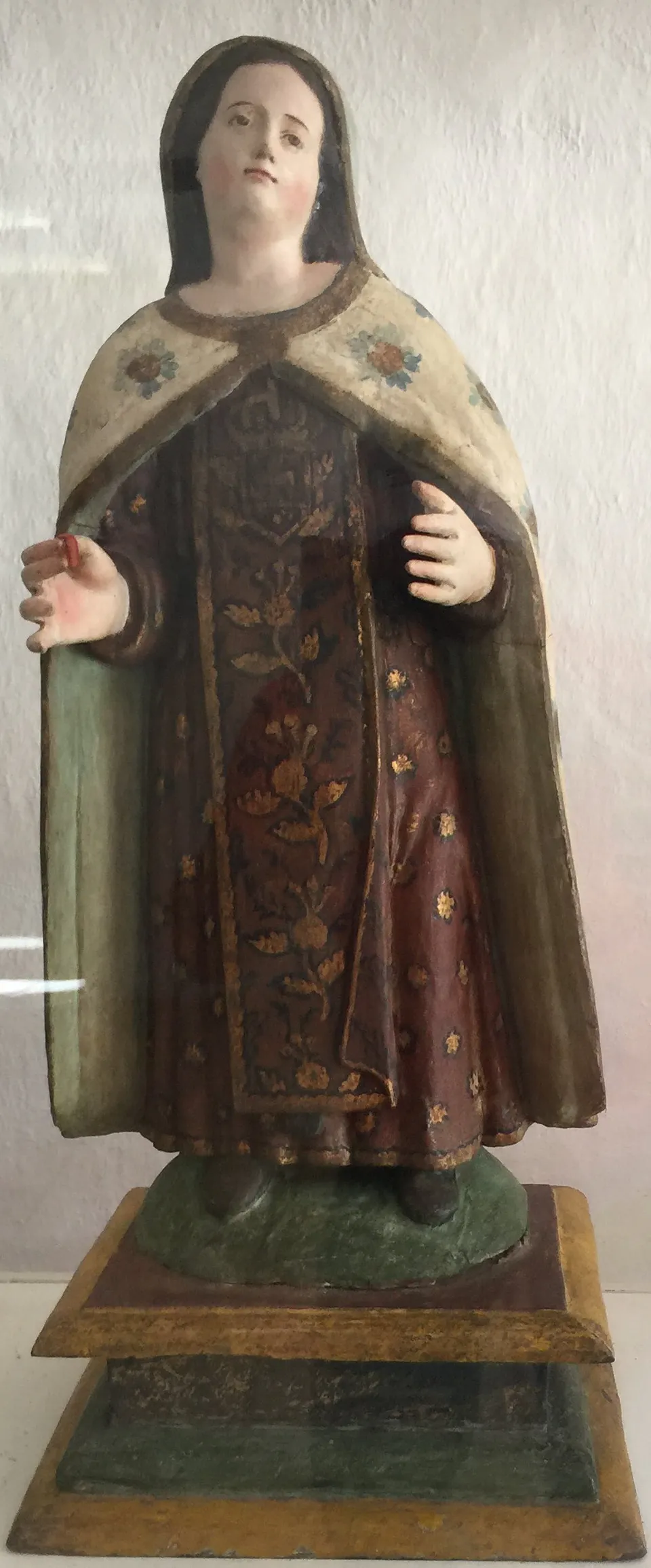 Escultura colonial de la Virgen de las Mercedes tallada y policromada