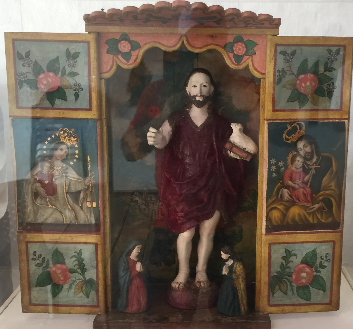 Retablillo colonial de madera con pintura de San Juan Bautista