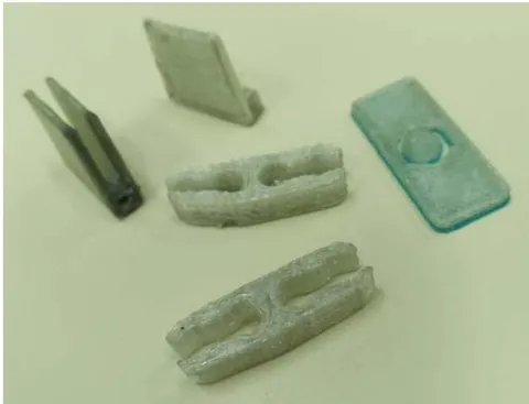 Fig. 13: Muestras de pequeñas piezas impresas con filamento PET reciclado Fig. 14: Muestras de pequeñas piezas impresas con filamento PET reciclado