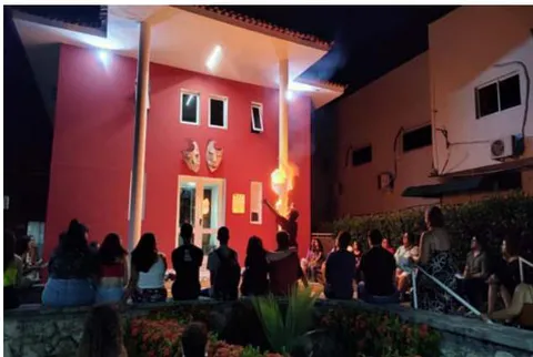 Fig. 1: Presentation in front of the Lima Penante Theatre. Photo by Osvaldo Anzolin.