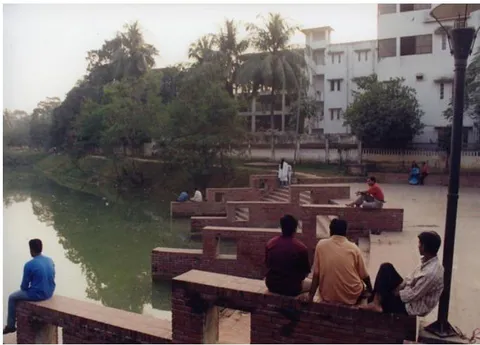 Figure 5: Lakeside sitting arrangement, Dhanmondi
