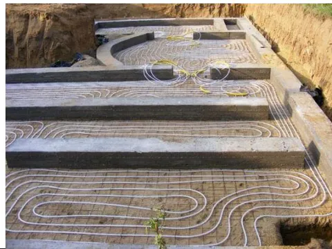 Figure 3a: Hydronic tubing before concrete pouring. Photo T. Barkanyi